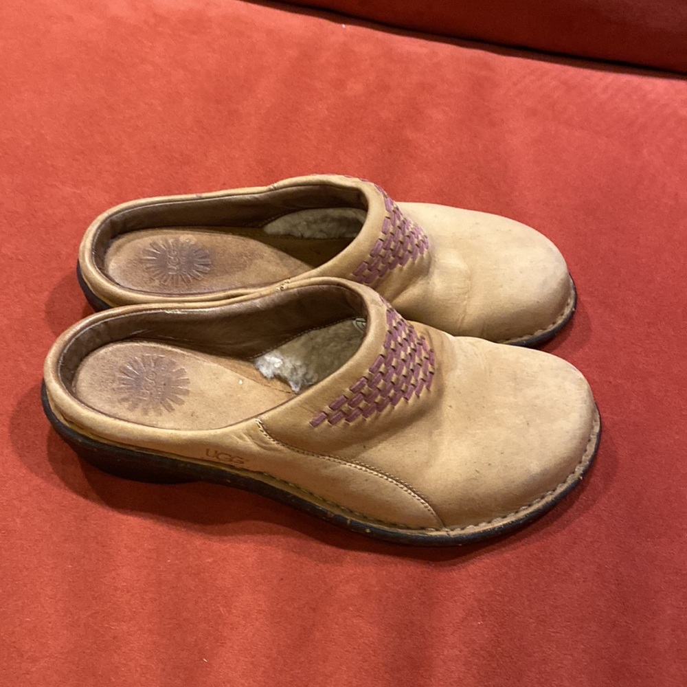 UGG tan sheepskin leather slides on mules shoes size 8